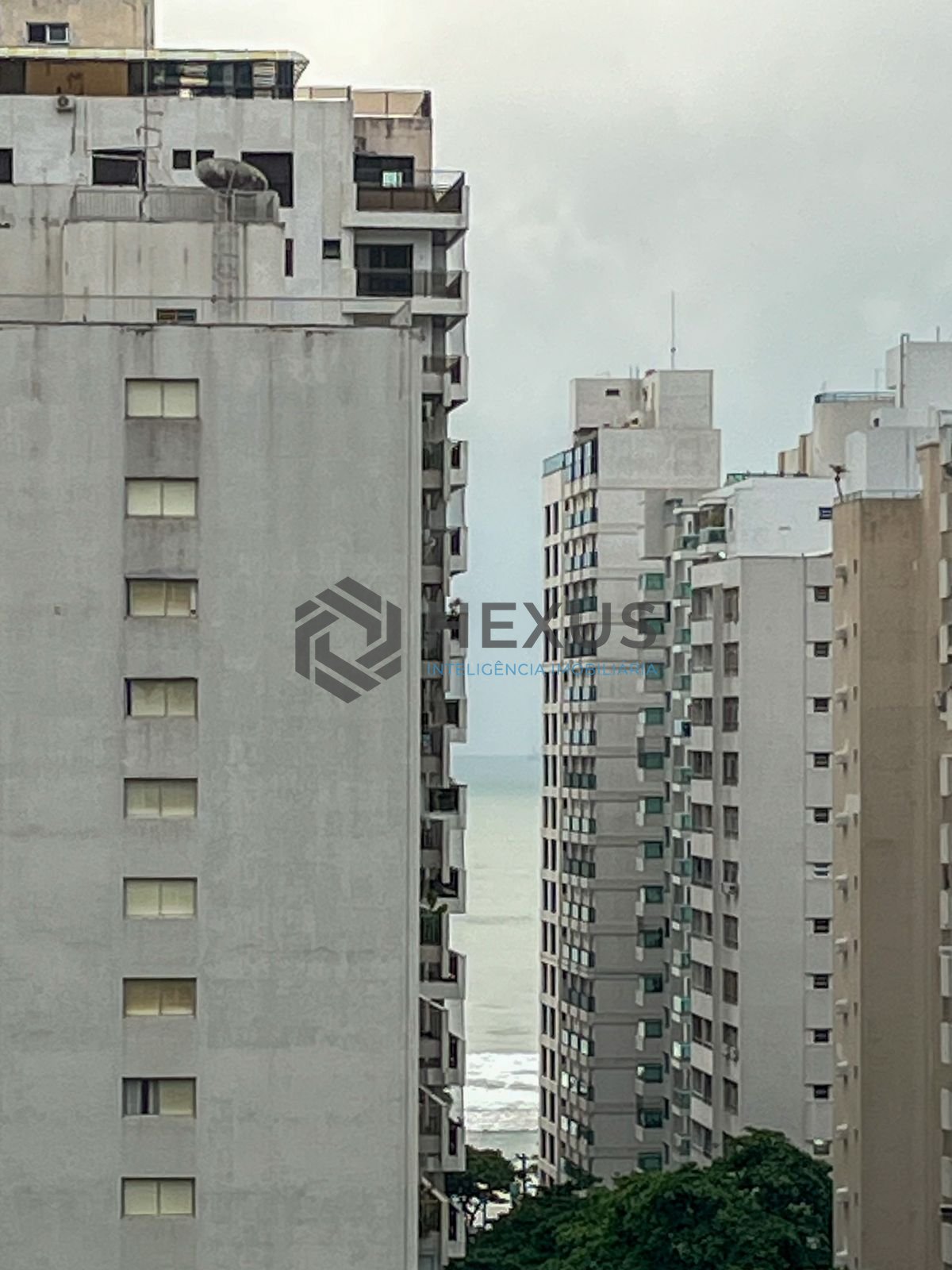 Foto 29 de Apartamento com varanda gourmet e lazer a 300m da praia nas Pitangueiras, Guarujá