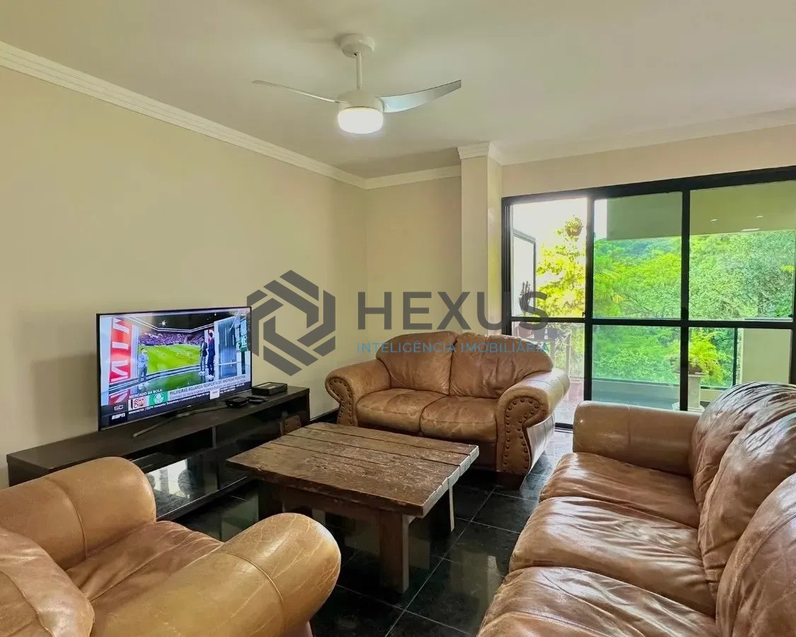 Foto 4 de Apartamento Duplex reformado com varanda e lazer a 600m da praia na Enseada, Guarujá