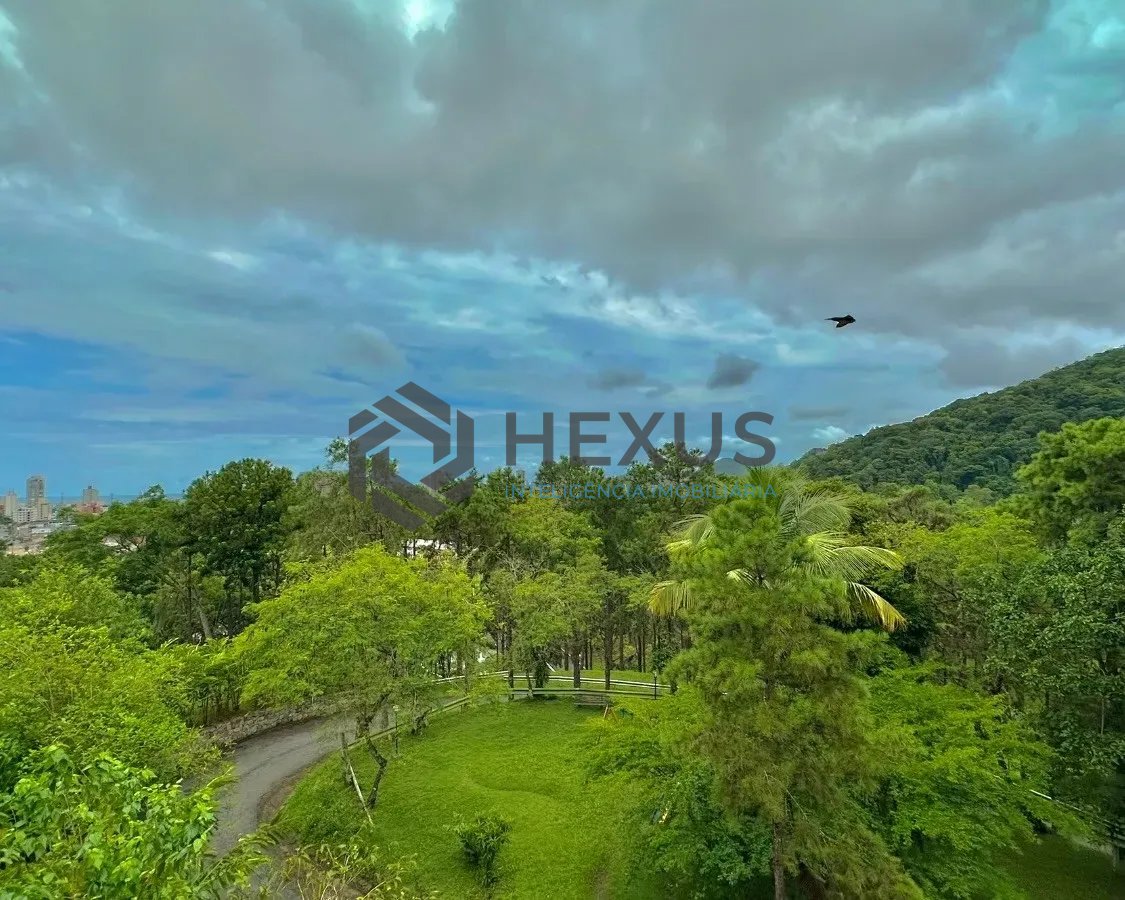 Foto 16 de Apartamento Duplex reformado com varanda e lazer a 600m da praia na Enseada, Guarujá