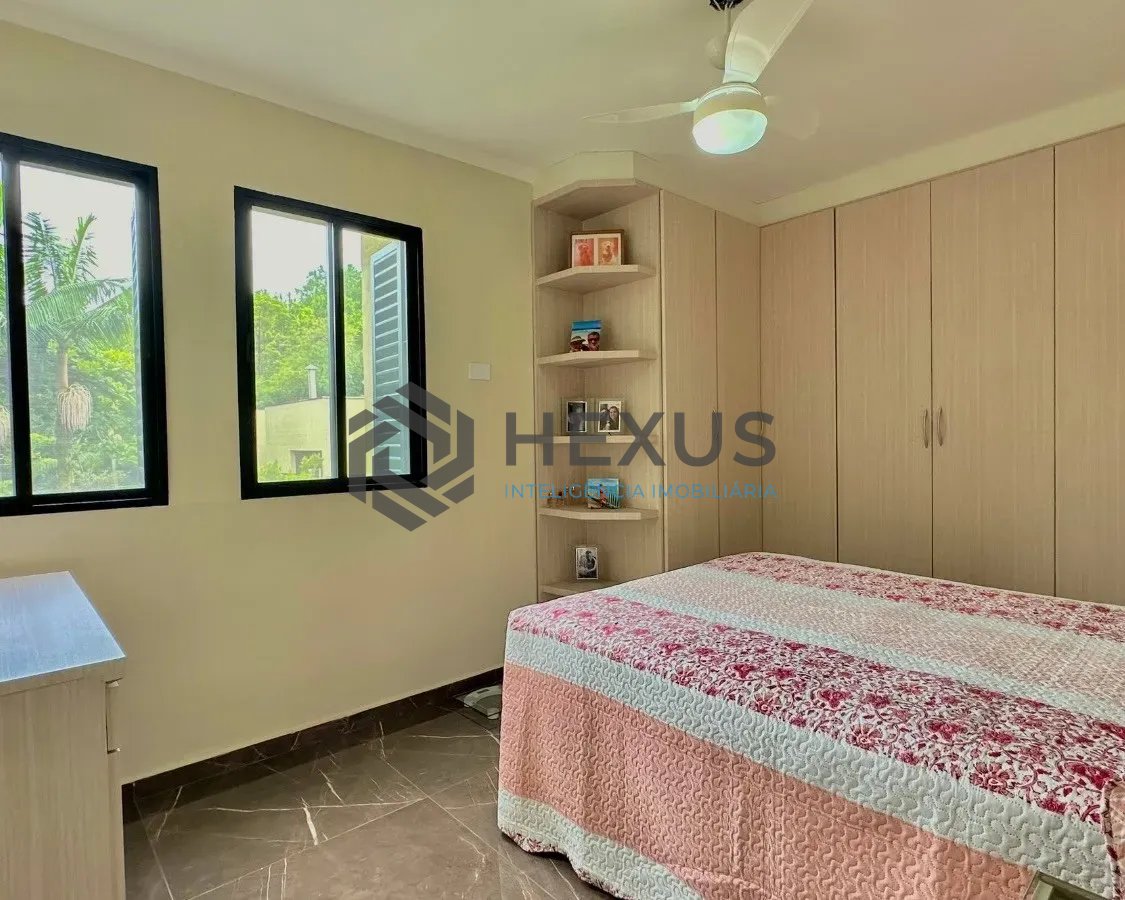 Foto 21 de Apartamento Duplex reformado com varanda e lazer a 600m da praia na Enseada, Guarujá
