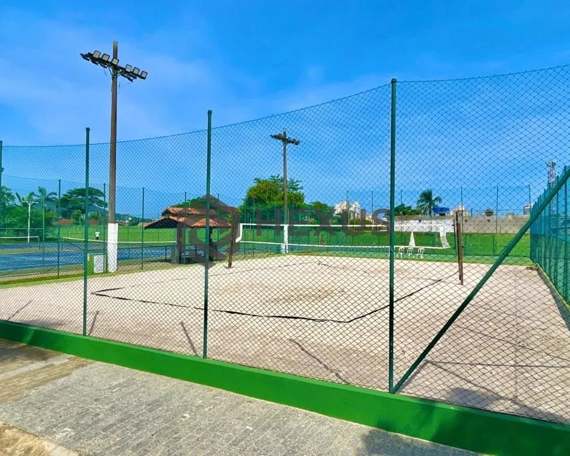 Foto 2 de Apartamento Duplex reformado com varanda e lazer a 600m da praia na Enseada, Guarujá