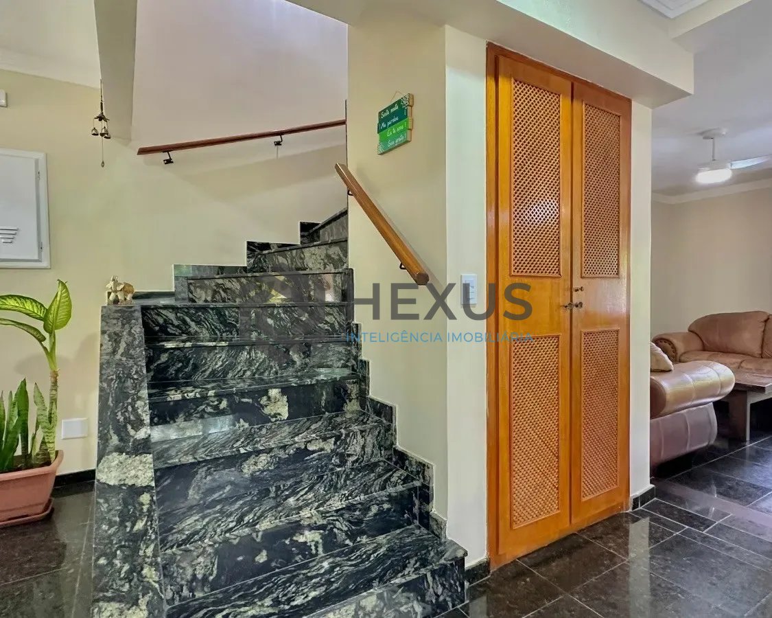 Foto 7 de Apartamento Duplex reformado com varanda e lazer a 600m da praia na Enseada, Guarujá