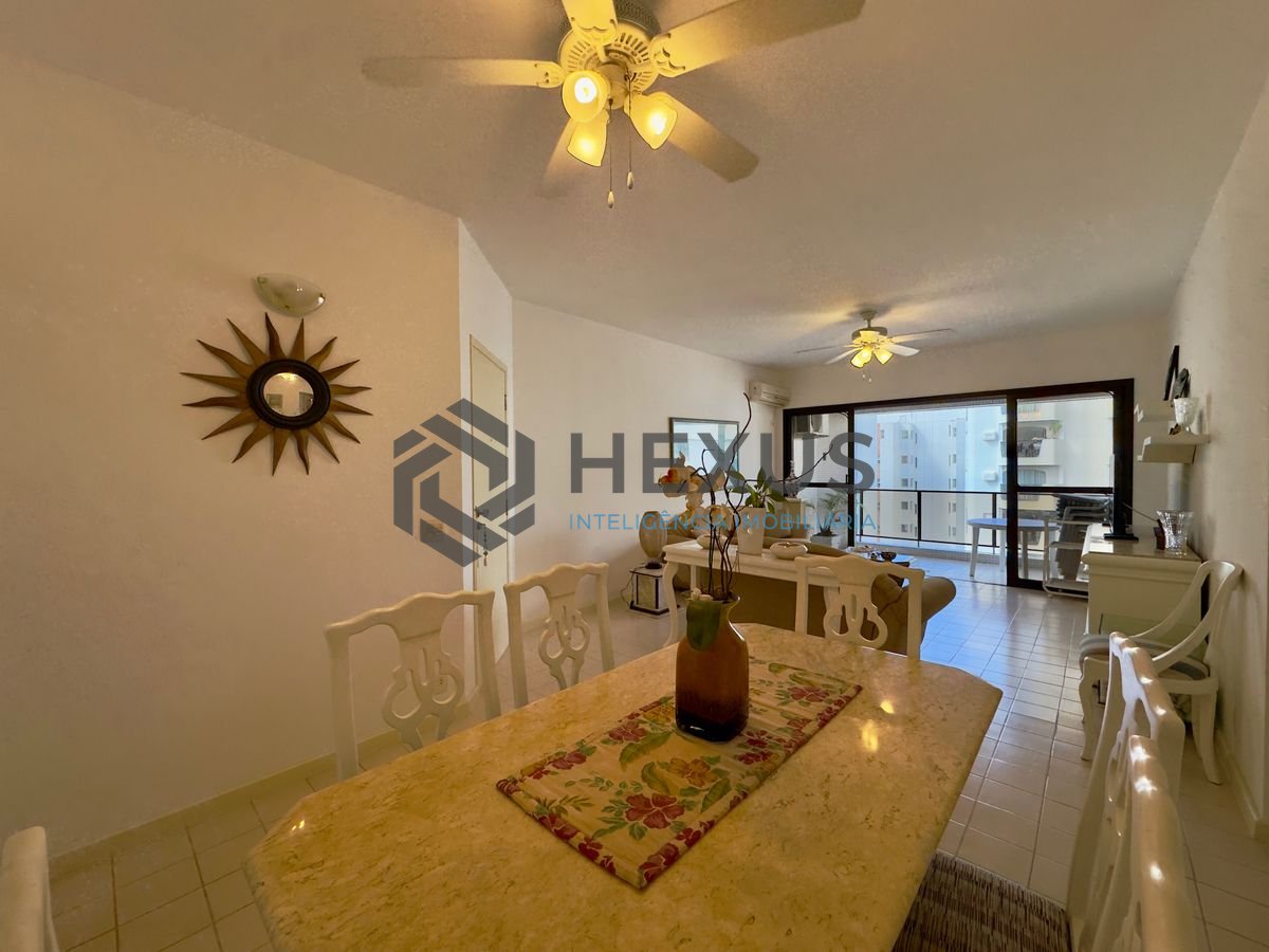 Foto 4 de Apartamento com varanda a 2 quadras da praia nas Pitangueiras, Guarujá
