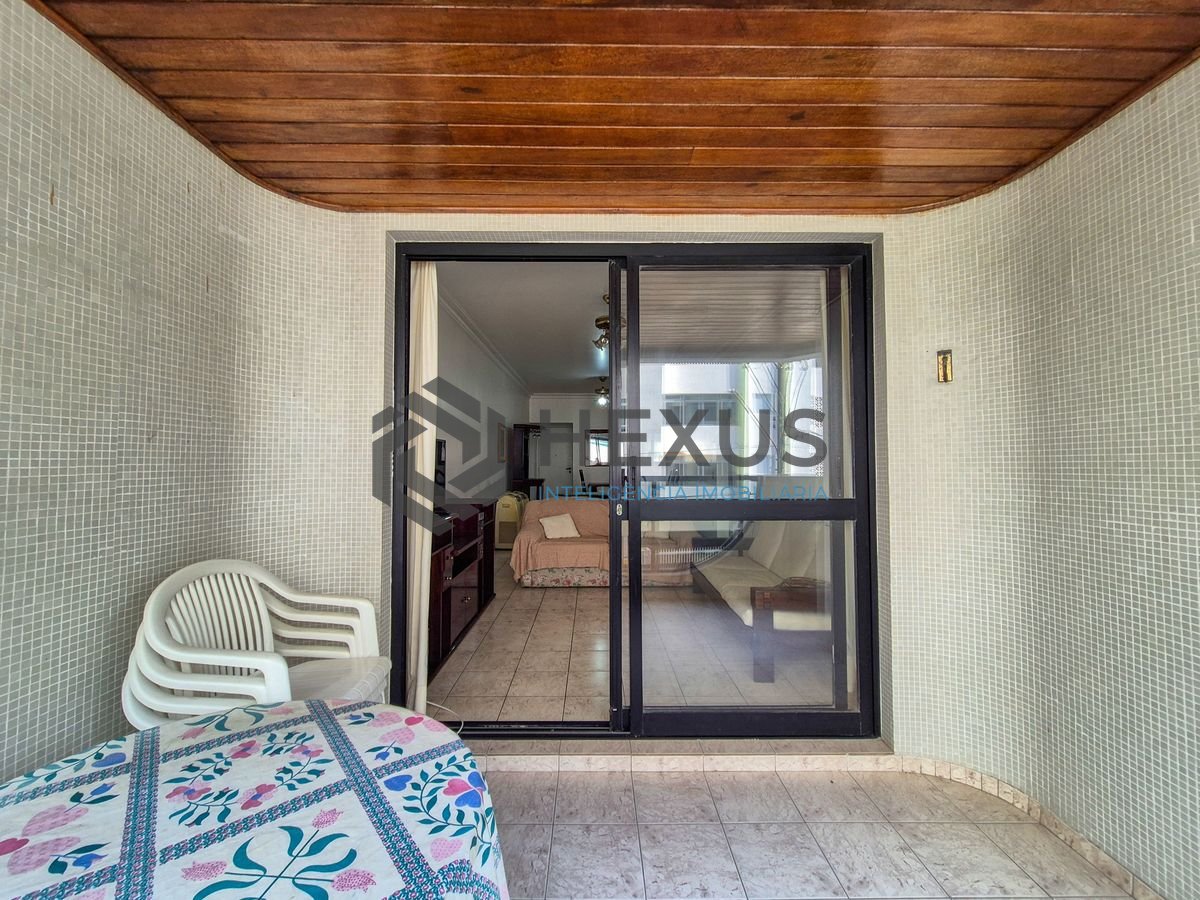 Foto 4 de Apartamento com varanda e lazer a 1 quadra da praia nas Pitangueiras, Guarujá