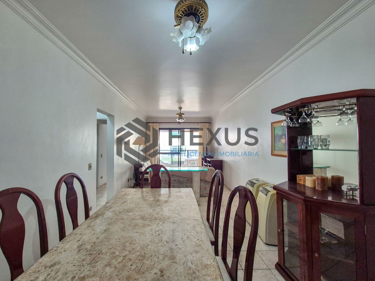 Foto 6 de Apartamento com varanda e lazer a 1 quadra da praia nas Pitangueiras, Guarujá