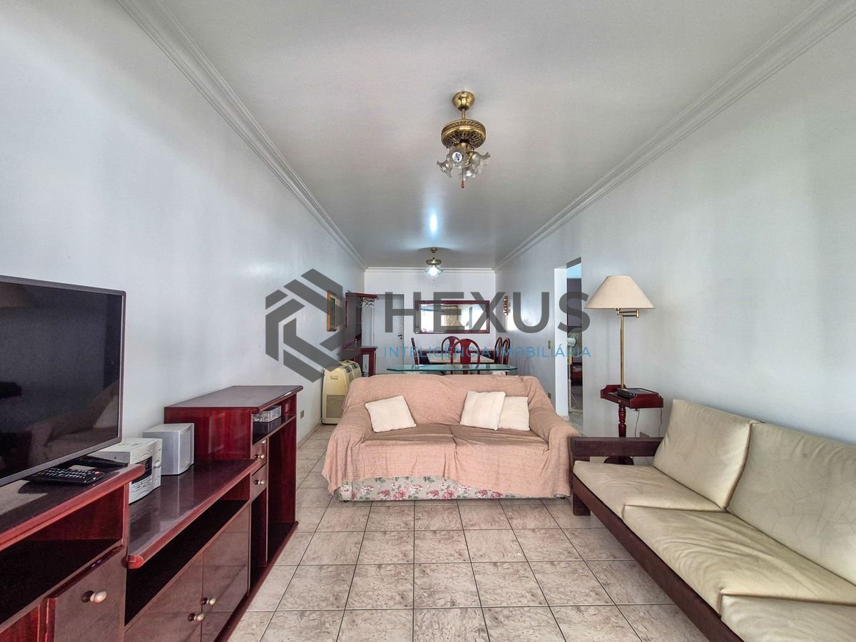 Foto 3 de Apartamento com varanda e lazer a 1 quadra da praia nas Pitangueiras, Guarujá