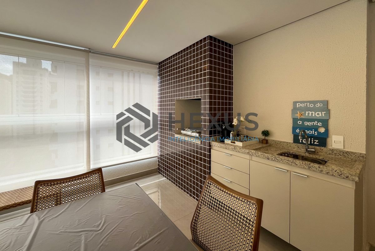 Foto 5 de Apartamento reformado com varanda gourmet e lazer nas Pitangueiras, Guarujá