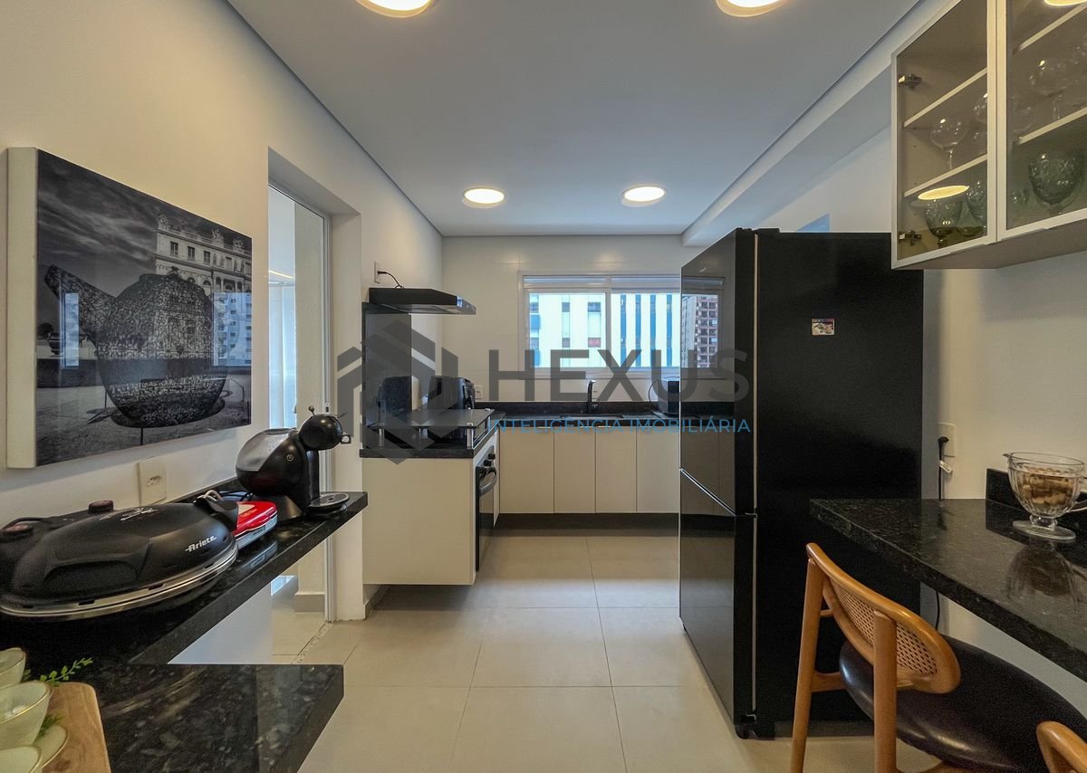 Foto 31 de Apartamento reformado com varanda gourmet e lazer nas Pitangueiras, Guarujá