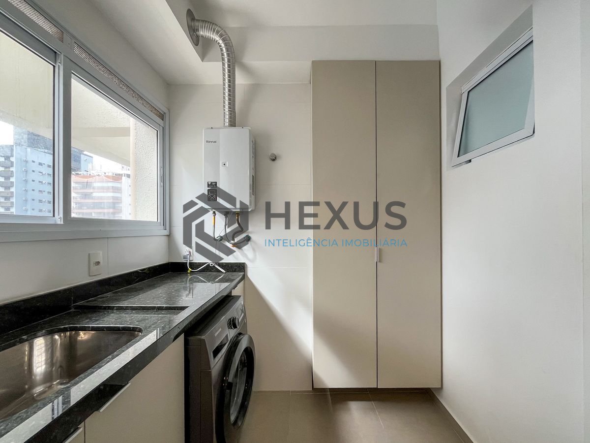 Foto 35 de Apartamento reformado com varanda gourmet e lazer nas Pitangueiras, Guarujá