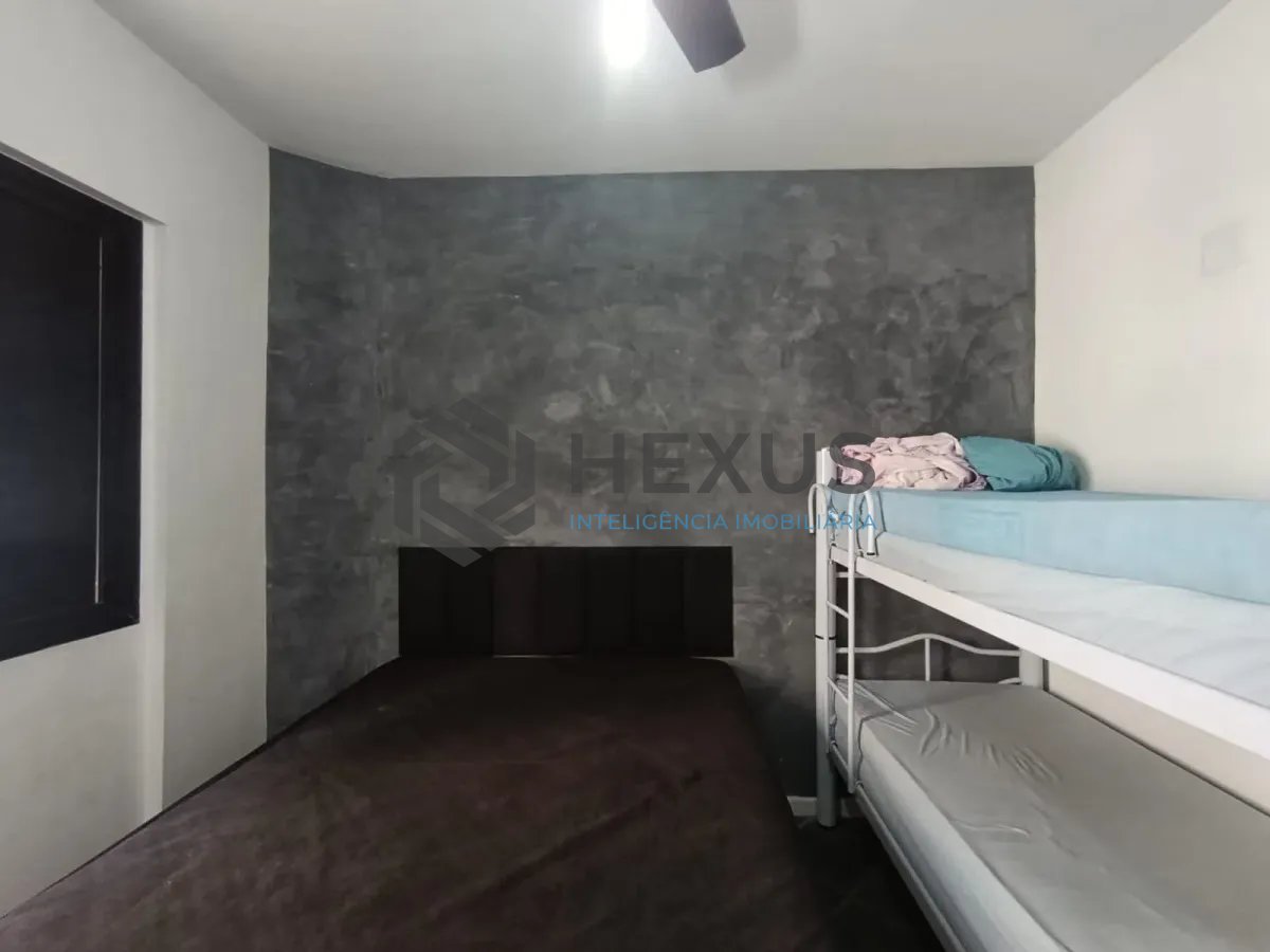 Foto 12 de Apartamento reformado com varanda e lazer a 600m da praia na Enseada, Guarujá