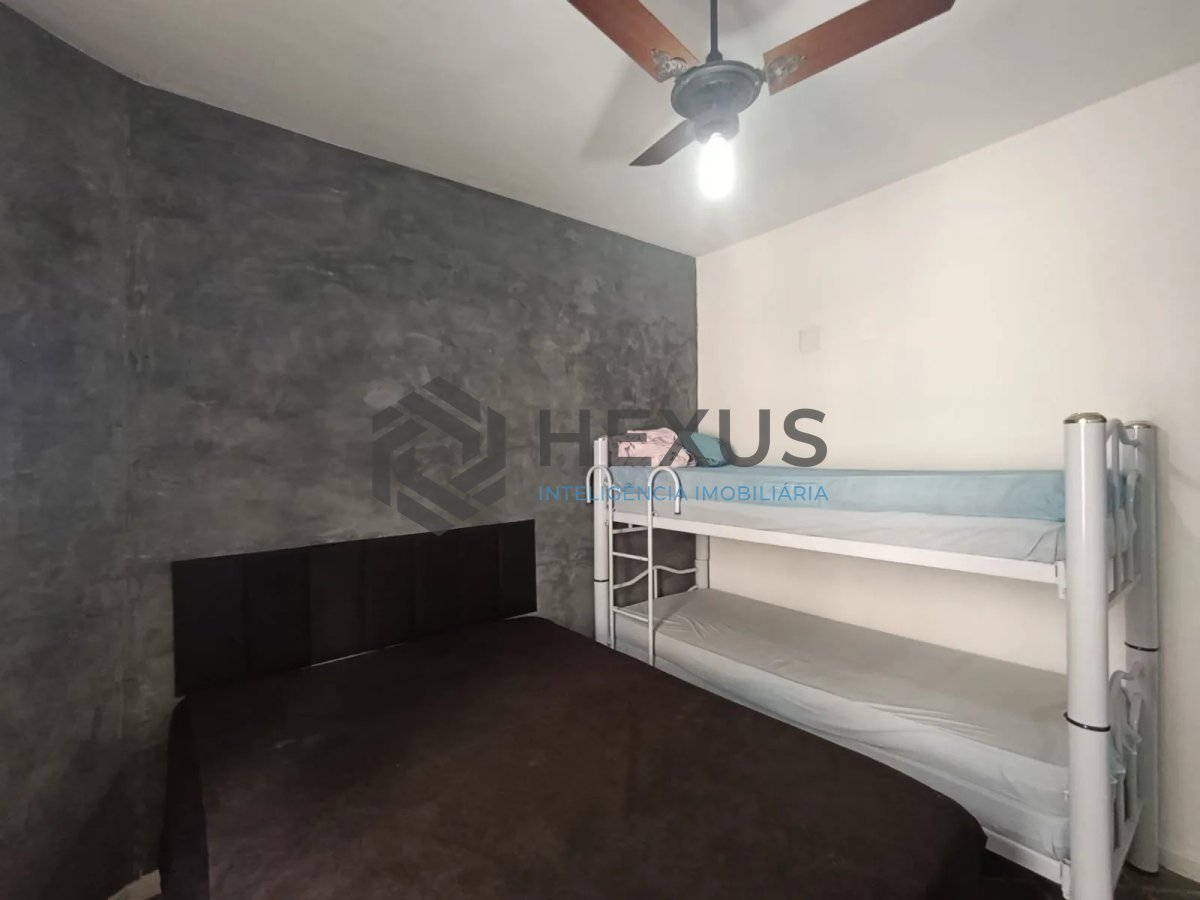 Foto 13 de Apartamento reformado com varanda e lazer a 600m da praia na Enseada, Guarujá