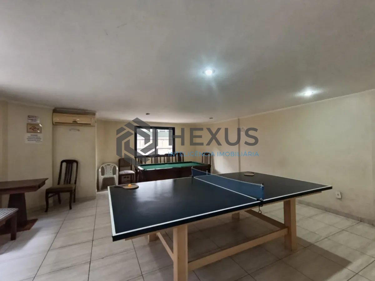 Foto 18 de Apartamento reformado com varanda e lazer a 600m da praia na Enseada, Guarujá