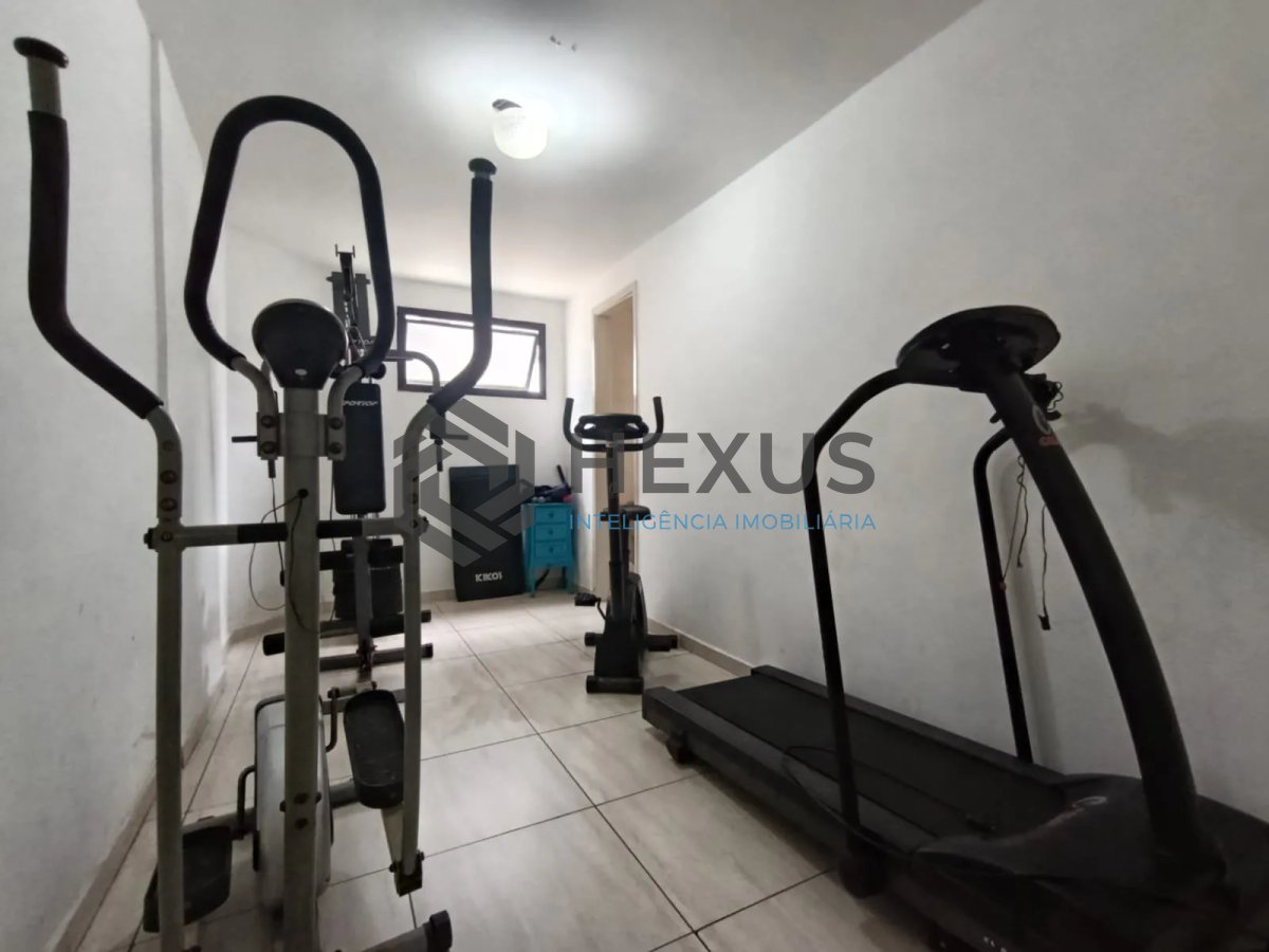 Foto 22 de Apartamento reformado com varanda e lazer a 600m da praia na Enseada, Guarujá