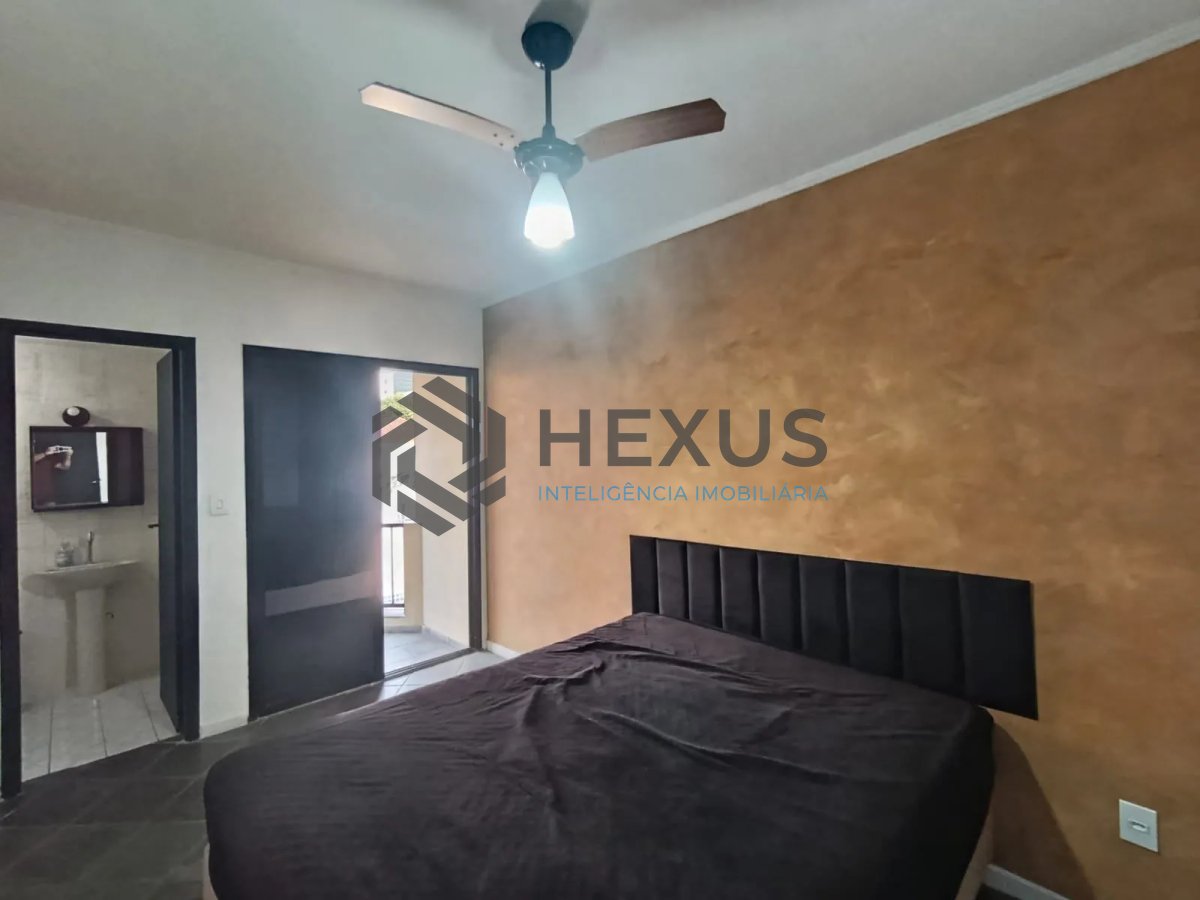 Foto 6 de Apartamento reformado com varanda e lazer a 600m da praia na Enseada, Guarujá