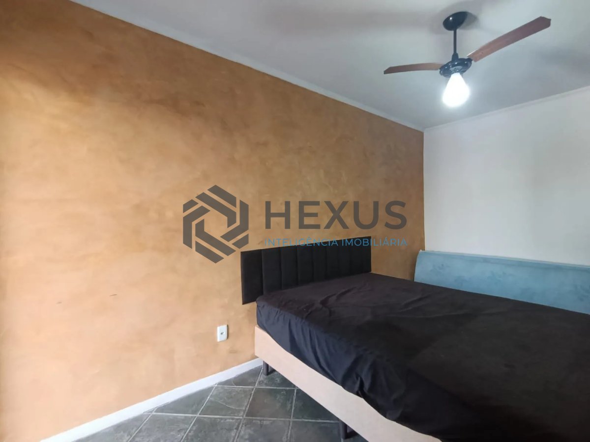 Foto 8 de Apartamento reformado com varanda e lazer a 600m da praia na Enseada, Guarujá