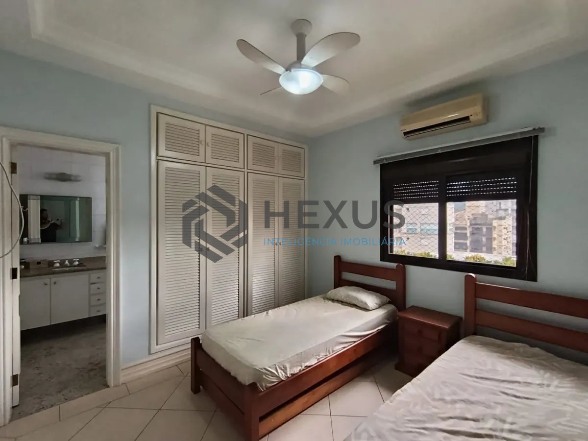 Foto 19 de Apartamento com varanda e lazer na Enseada, Guarujá