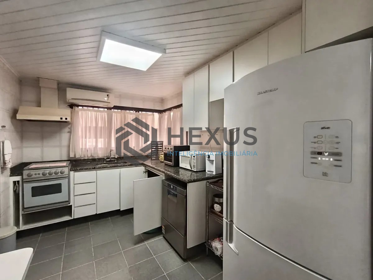 Foto 23 de Apartamento com varanda e lazer na Enseada, Guarujá