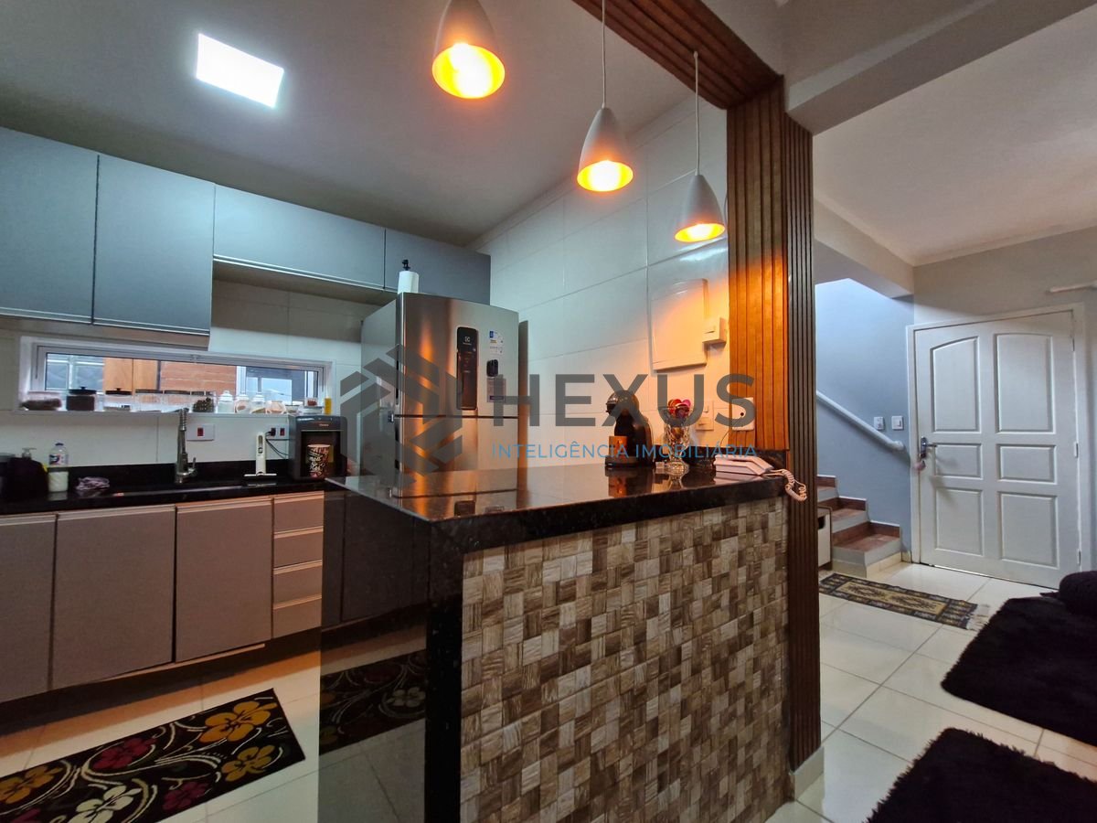 Foto 13 de Casa reformada com churrasqueira na Vila Santa Rosa, Guarujá