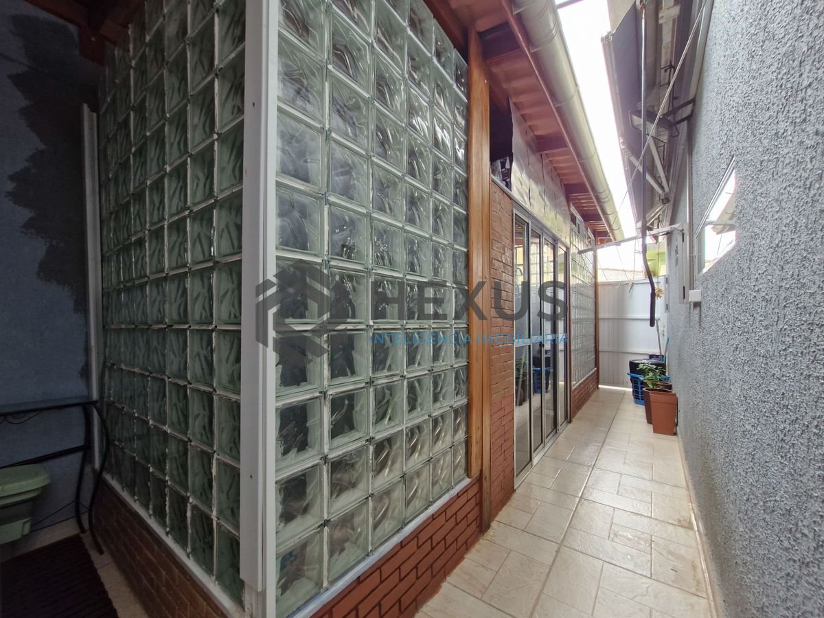 Foto 37 de Casa reformada com churrasqueira na Vila Santa Rosa, Guarujá