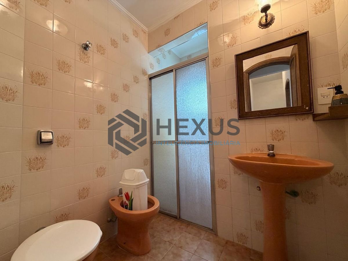 Foto 11 de Apartamento com varanda a 200m da praia na região do Região do Casa Grande Hotel na Enseada, Guarujá