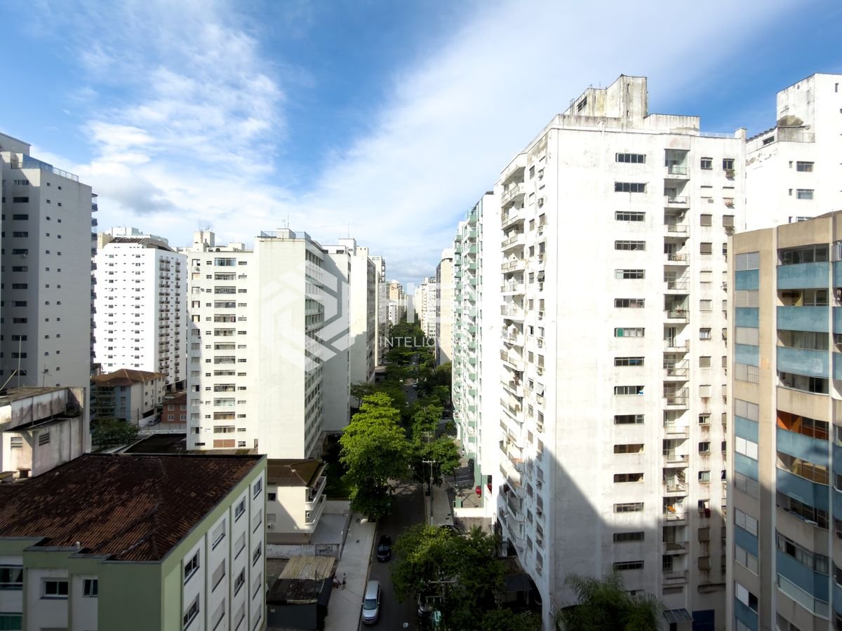 Foto 4 de Apartamento com varanda e lazer a 100m da praia nas Pitangueiras, Guarujá