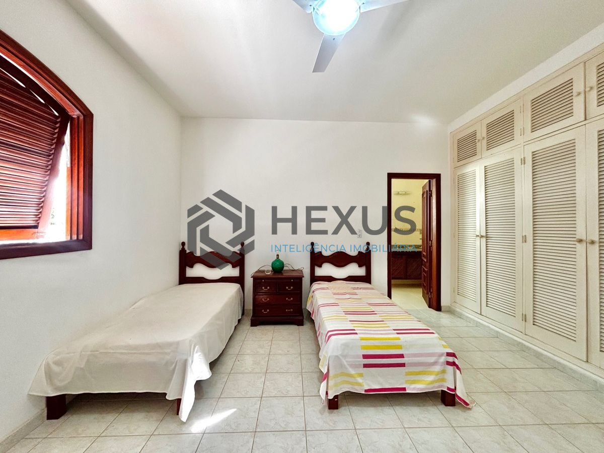Foto 46 de Casa reformada com piscina e área gourmet no Jardim Acapulco, Guarujá