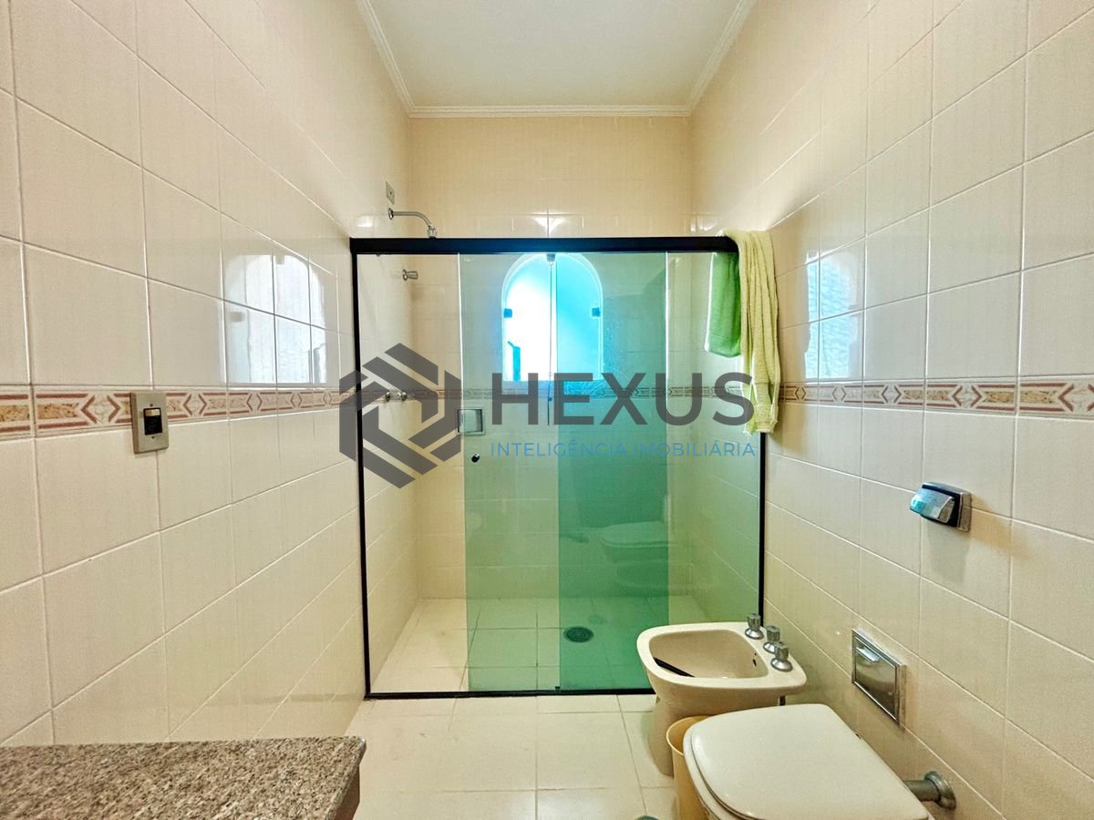 Foto 54 de Casa reformada com piscina e área gourmet no Jardim Acapulco, Guarujá