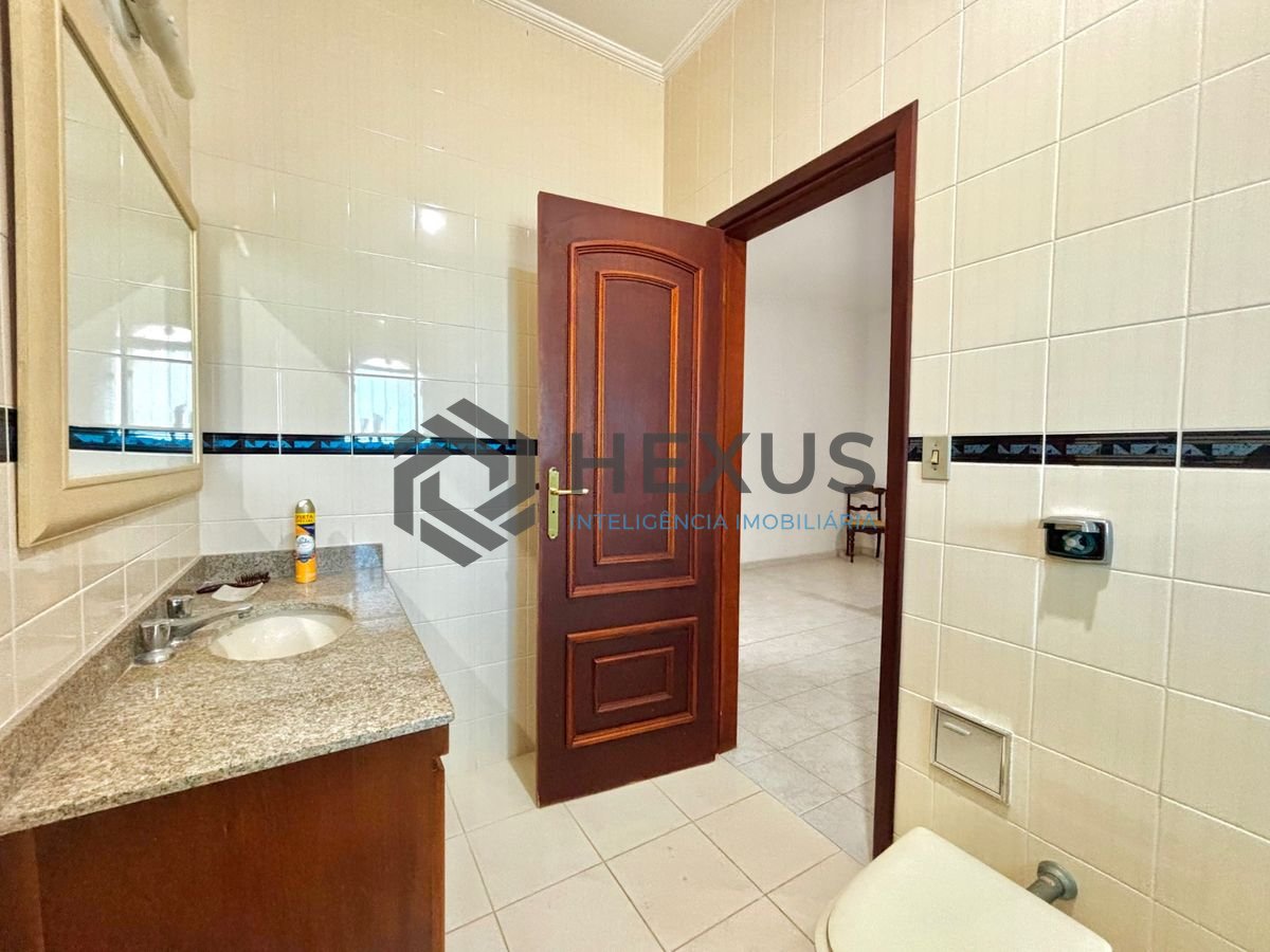 Foto 39 de Casa reformada com piscina e área gourmet no Jardim Acapulco, Guarujá