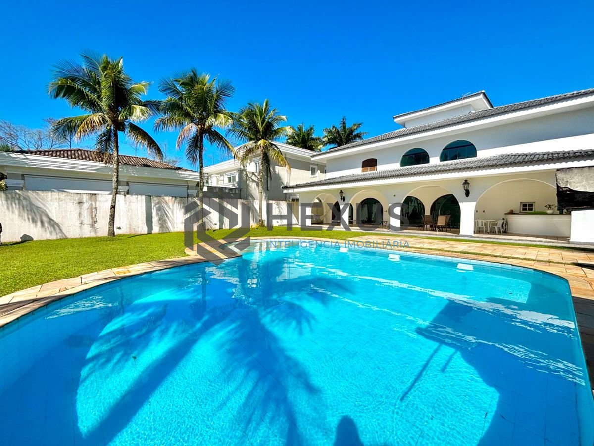 Casa reformada com piscina e área gourmet no Jardim Acapulco, Guarujá