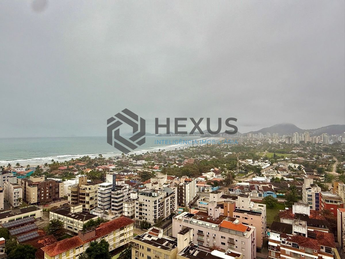 Foto 8 de Apartamento reformado com varanda vista mar e lazer a 300m da praia na região do Tortugas na Enseada, Guarujá