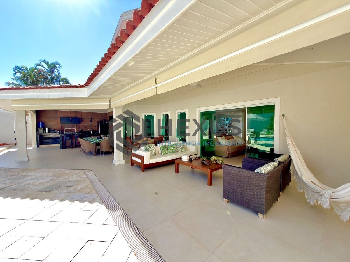 Foto 12 de Casa de alto padrão com varanda piscina e área gourmet no Jardim Acapulco, Guarujá