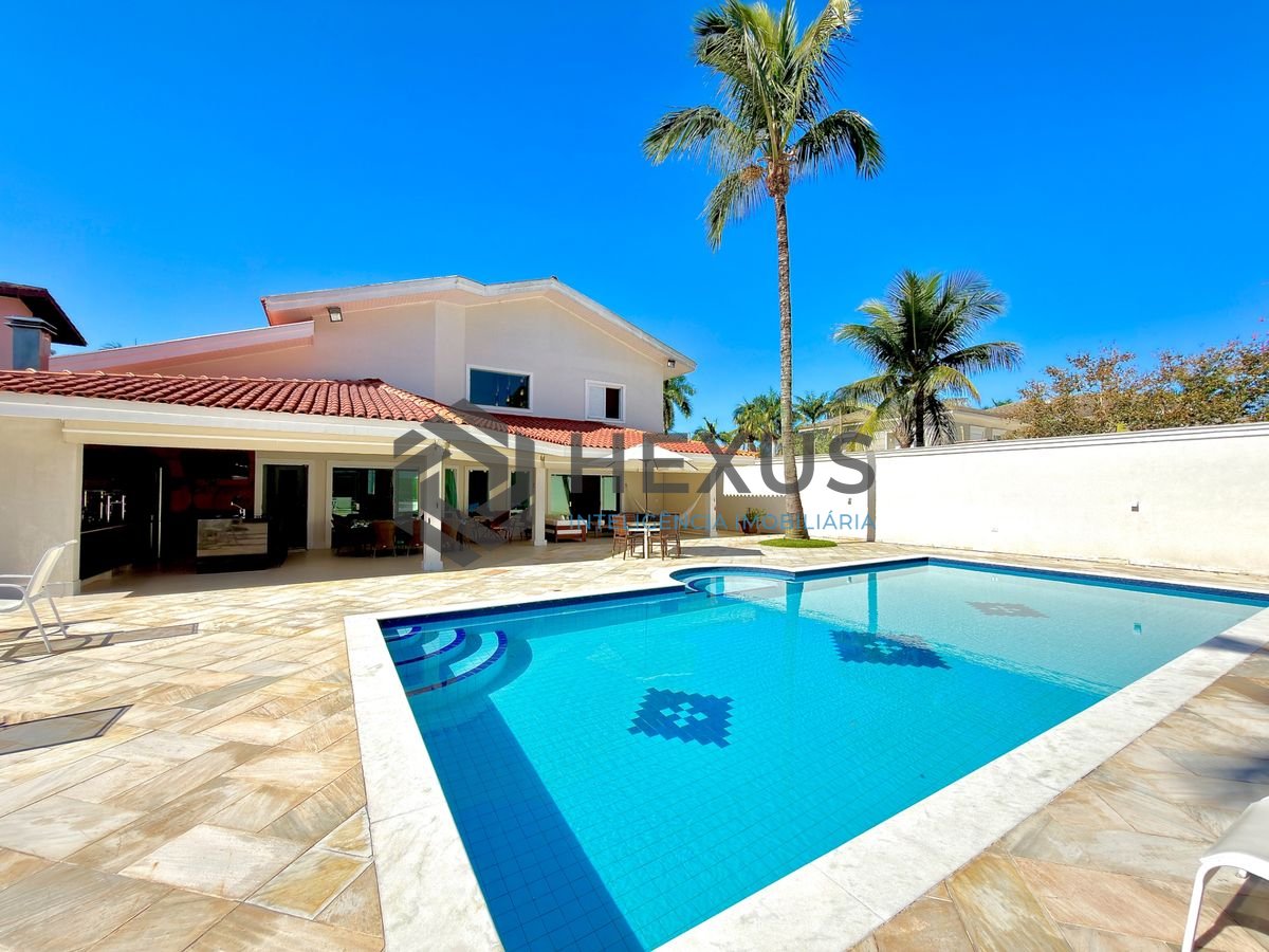 Casa de alto padrão com varanda piscina e área gourmet no Jardim Acapulco, Guarujá