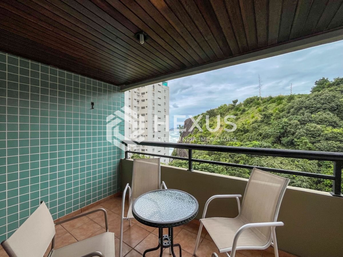 Foto 4 de Apartamento com varanda e lazer a 1 quadra da praia nas Pitangueiras, Guarujá