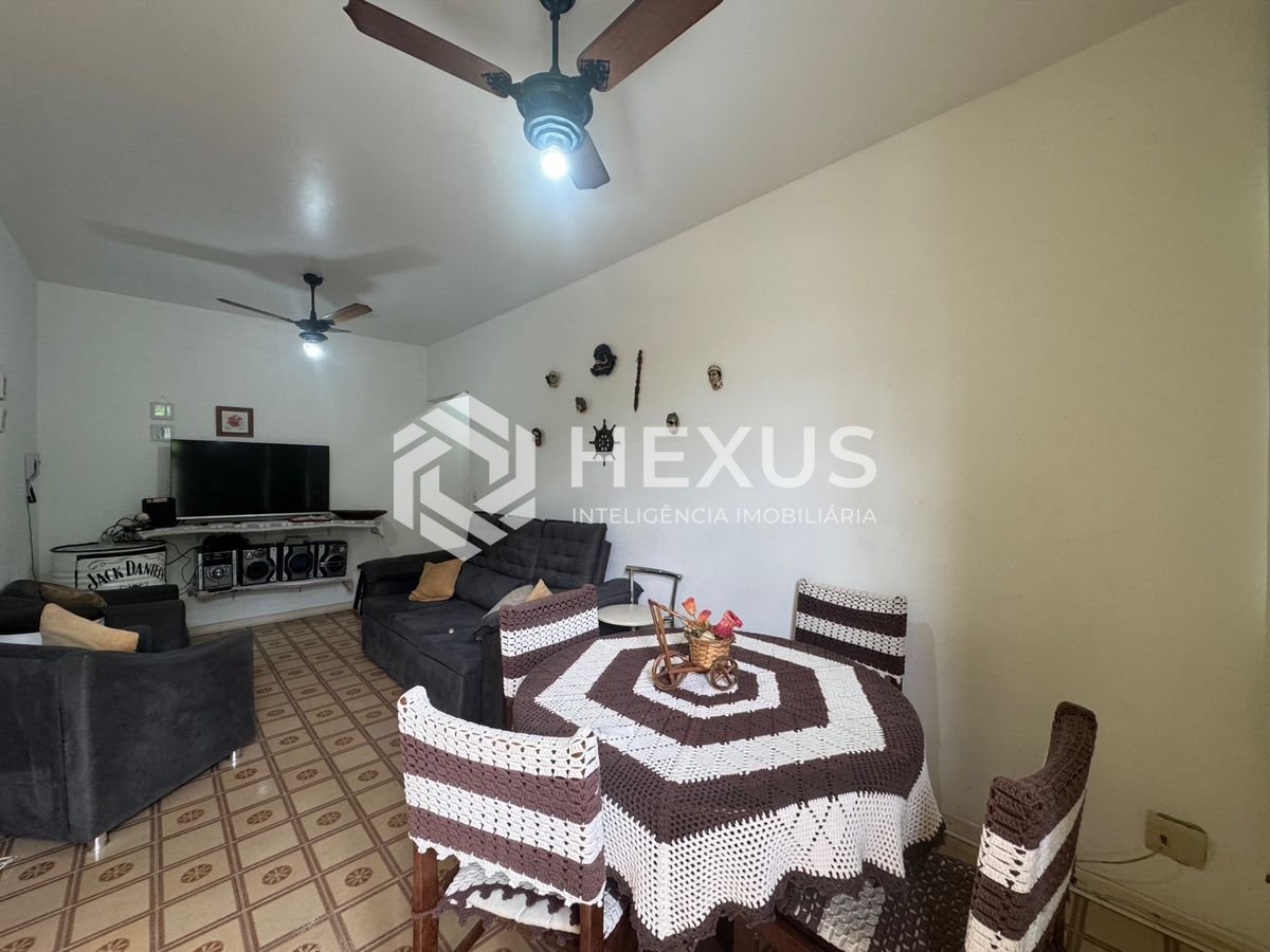Foto 4 de Apartamento com varanda e lazer a 150m da praia na Enseada, Guarujá
