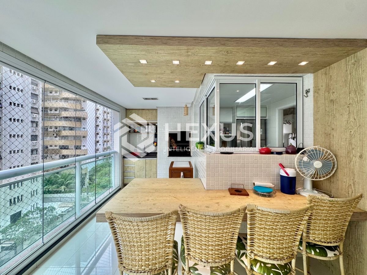 Foto 4 de Apartamento reformado com varanda gourmet e lazer nas Pitangueiras, Guarujá