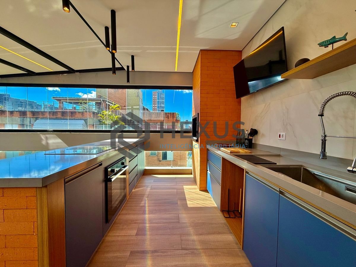Foto 15 de Cobertura reformada com varanda e lazer a 300m na região do Central Park da praia na Enseada, Guarujá
