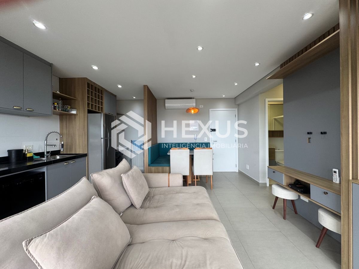 Foto 4 de Apartamento reformado com varanda vista mar a 100m da praia na Enseada, Guarujá