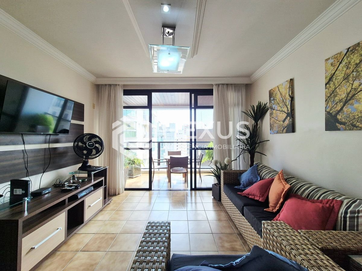 Foto 3 de Apartamento com varanda vista mar a 2 quadras da praia nas Pitangueiras, Guarujá