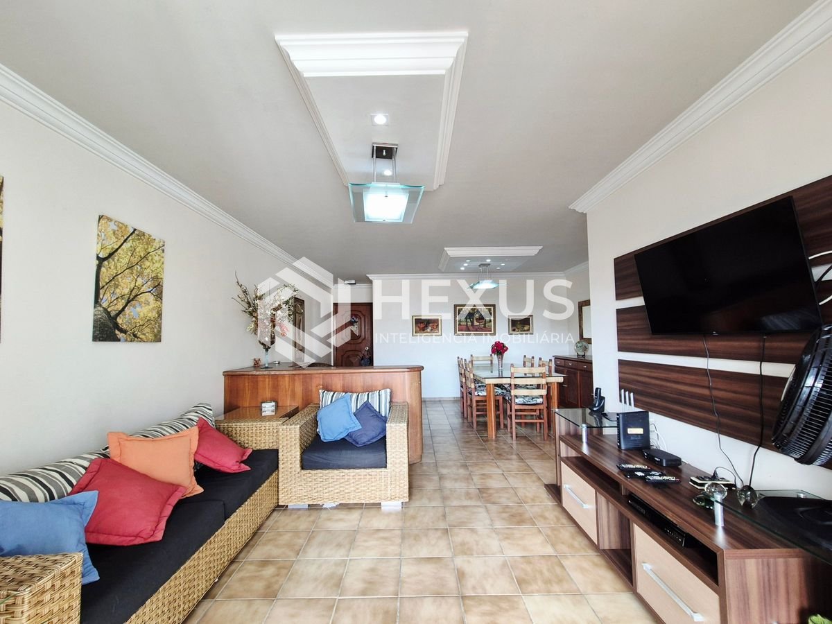 Foto 4 de Apartamento com varanda vista mar a 2 quadras da praia nas Pitangueiras, Guarujá