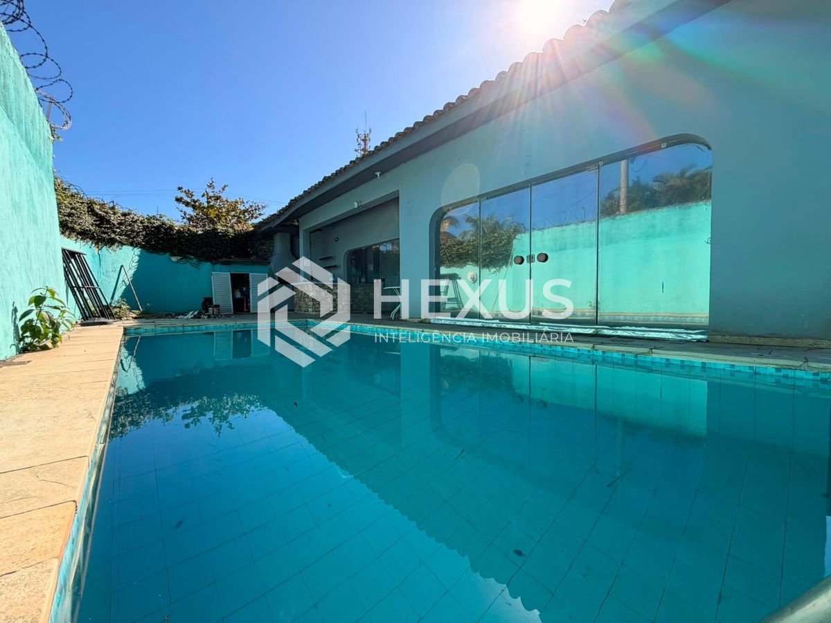 Casa com varanda piscina e área gourmet em Jardim Virgínia, Guarujá
