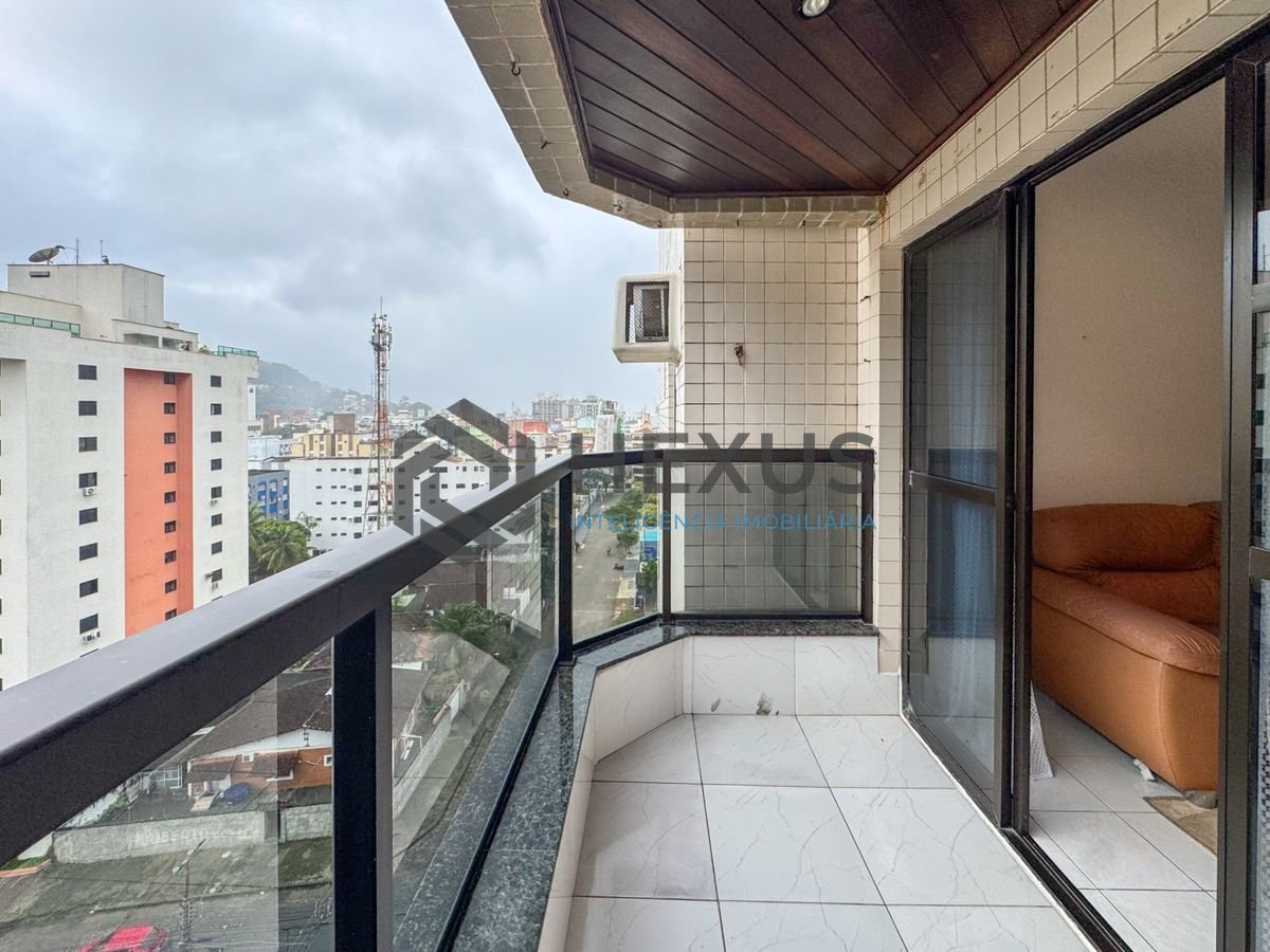 Foto 9 de Apartamento reformado com varanda e lazer a 450m da praia na região do Parque Enseada na Enseada, Guarujá
