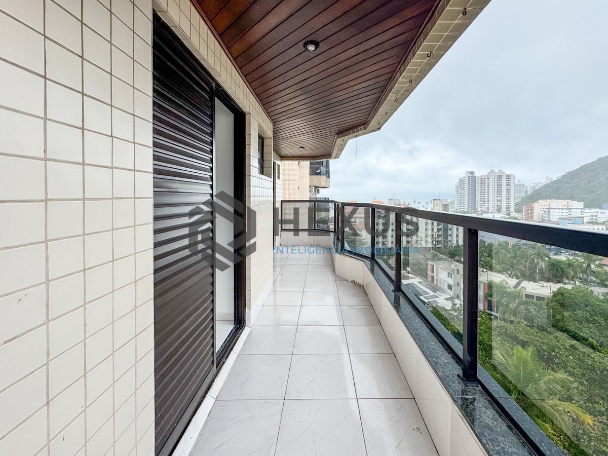 Foto 18 de Apartamento reformado com varanda e lazer a 450m da praia na região do Parque Enseada na Enseada, Guarujá