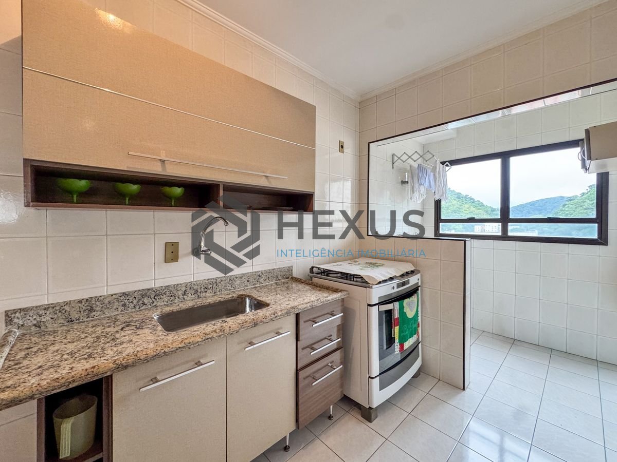 Foto 31 de Apartamento reformado com varanda e lazer a 450m da praia na região do Parque Enseada na Enseada, Guarujá