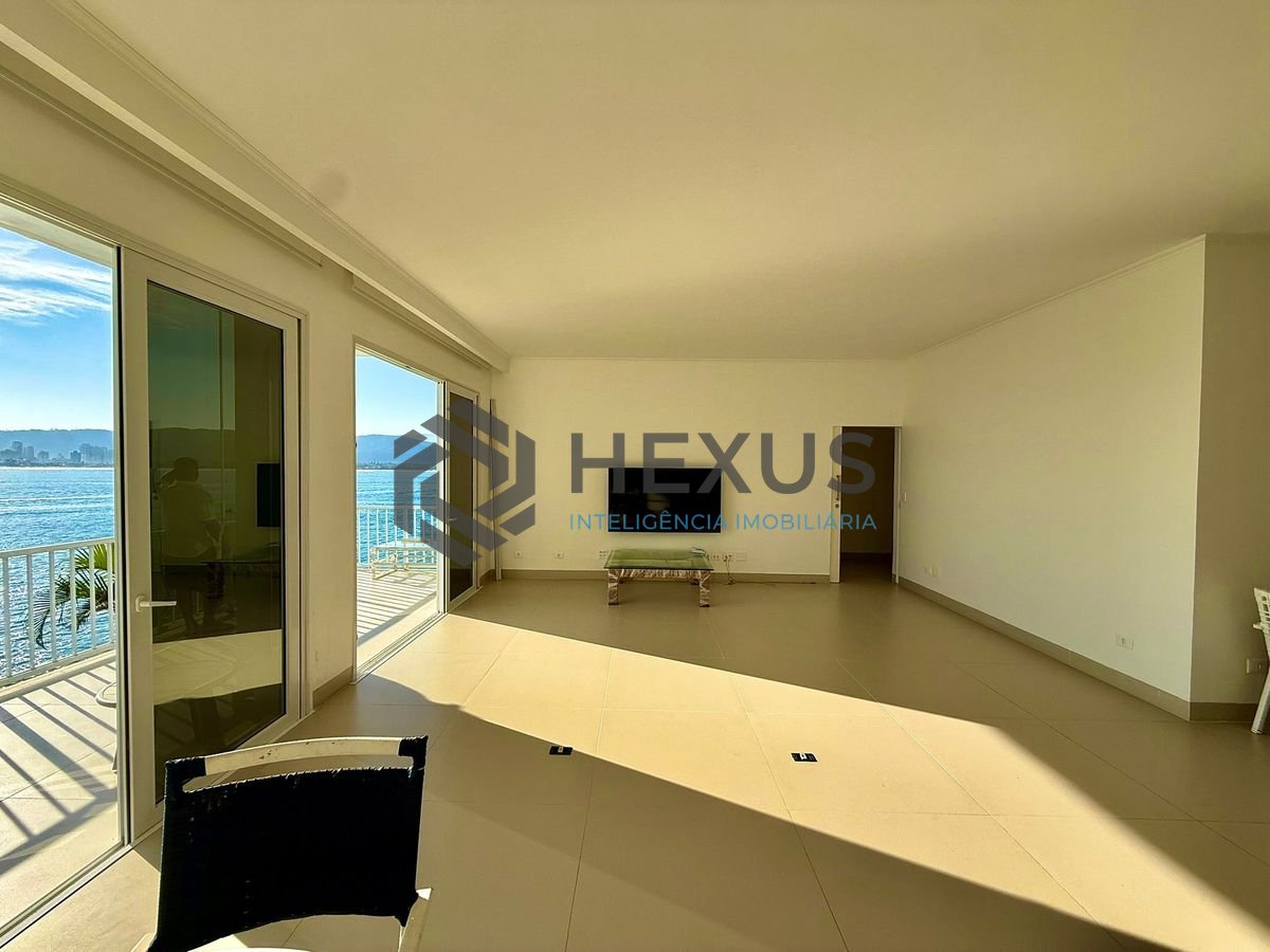 Foto 8 de Apartamento reformado frente mar com varanda vista mar e lazer na região do Tortugas na Enseada, Guarujá