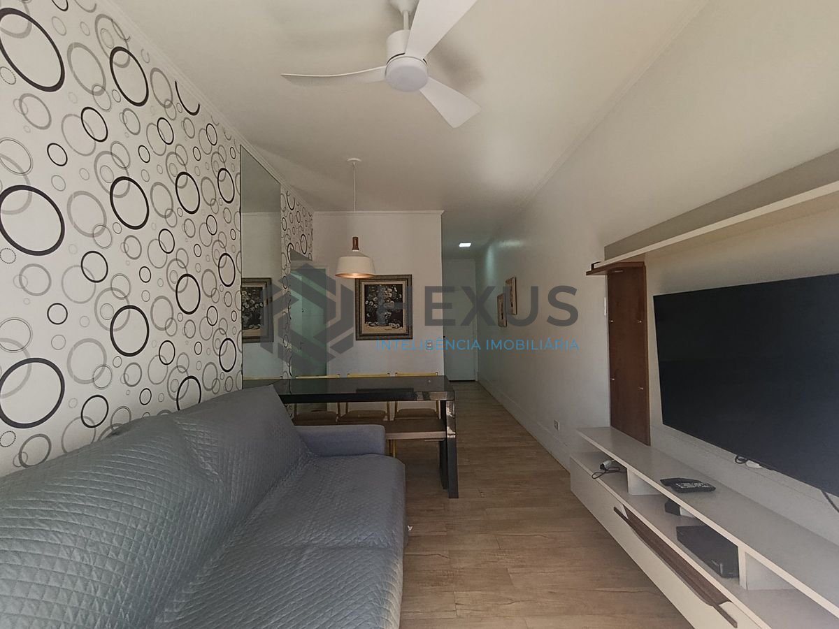 Foto 2 de Apartamento reformado com varanda e lazer a 150m da praia na região do Aquário na Enseada, Guarujá