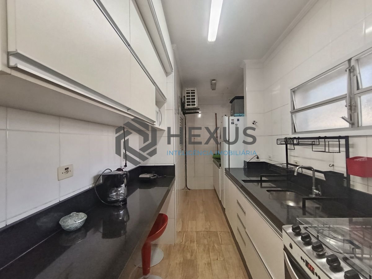 Foto 16 de Apartamento reformado com varanda e lazer a 150m da praia na região do Aquário na Enseada, Guarujá