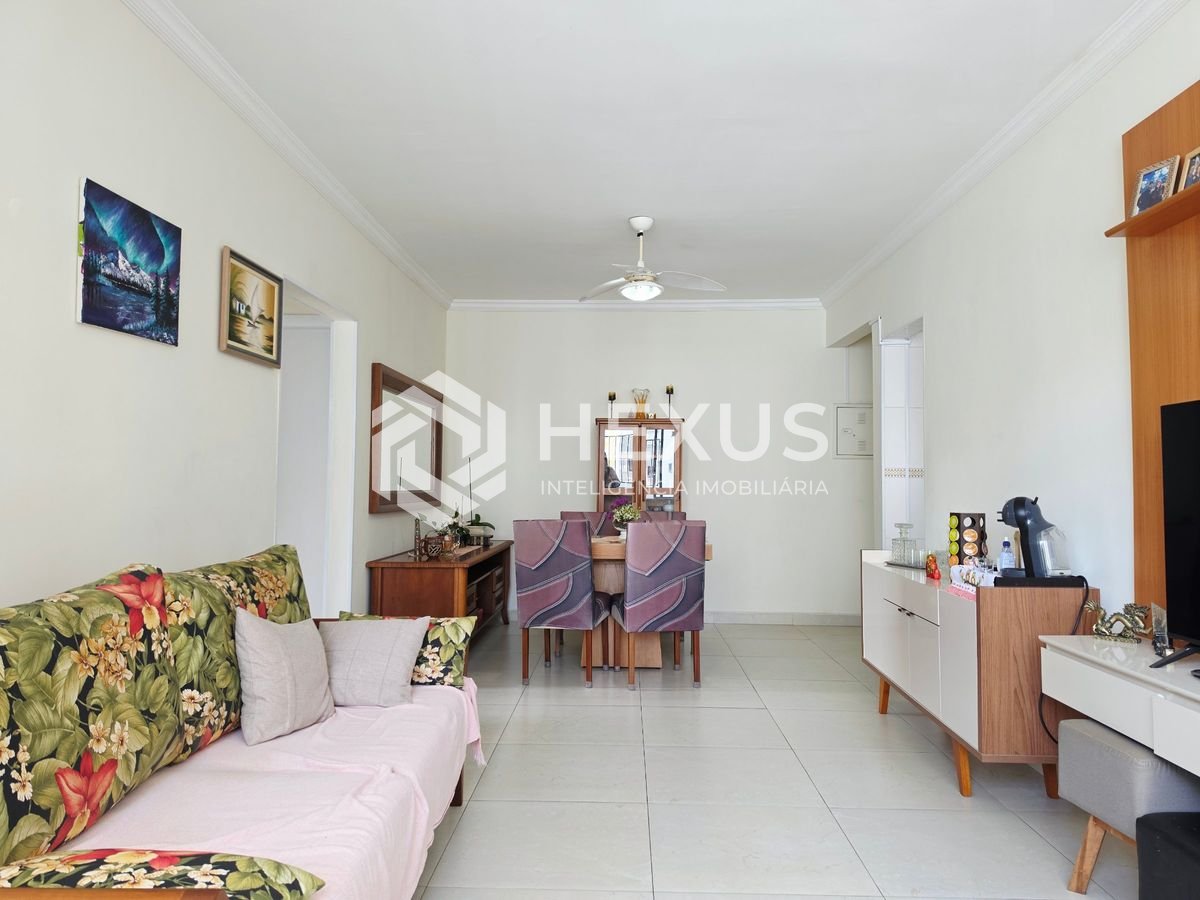 Foto 2 de Apartamento reformado a 2 quadras da praia nas Pitangueiras, Guarujá