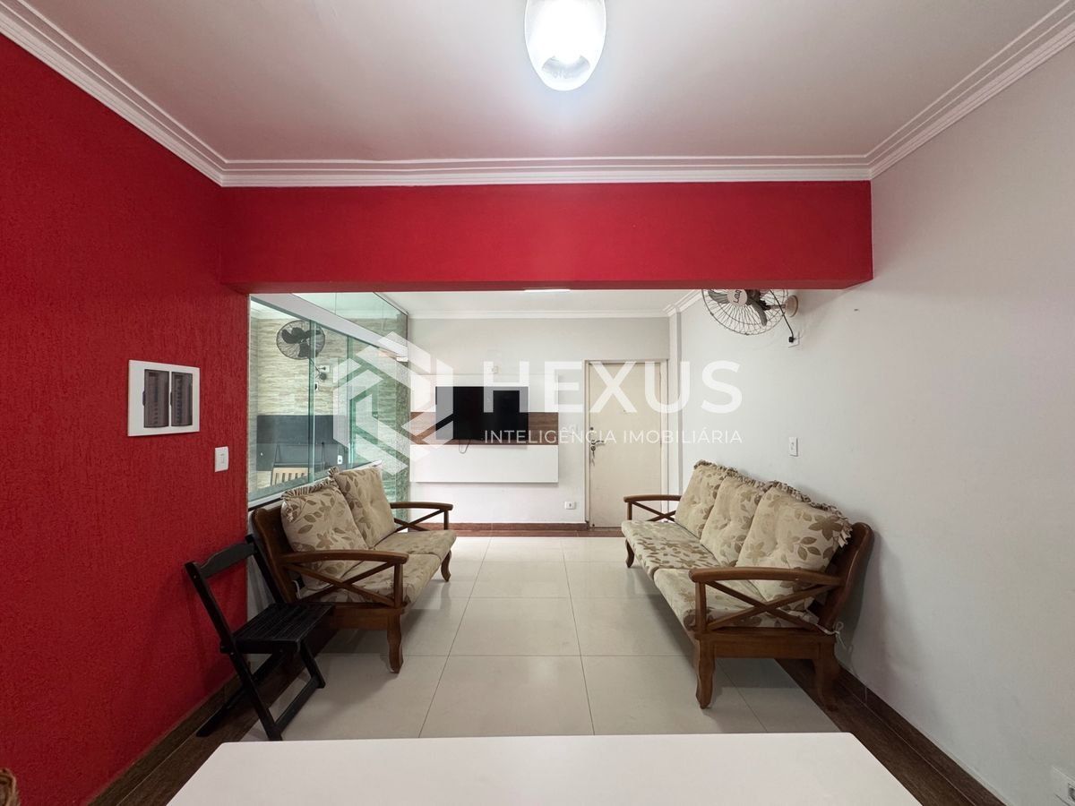 Foto 3 de Apartamento reformado com varanda a 100m da praia na Enseada, Guarujá