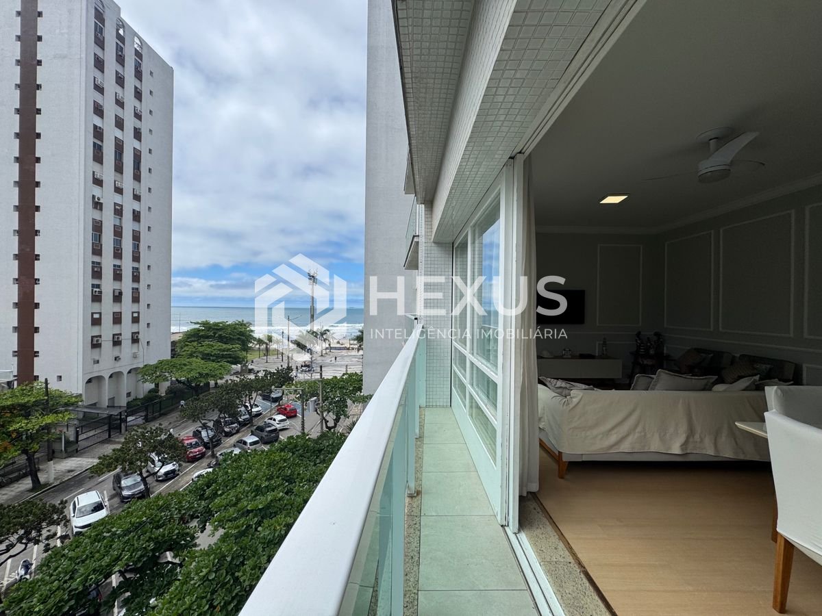 Foto 2 de Apartamento reformado com varanda vista mar nas Pitangueiras, Guarujá