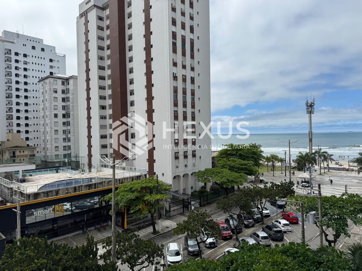 Foto 3 de Apartamento reformado com varanda vista mar nas Pitangueiras, Guarujá
